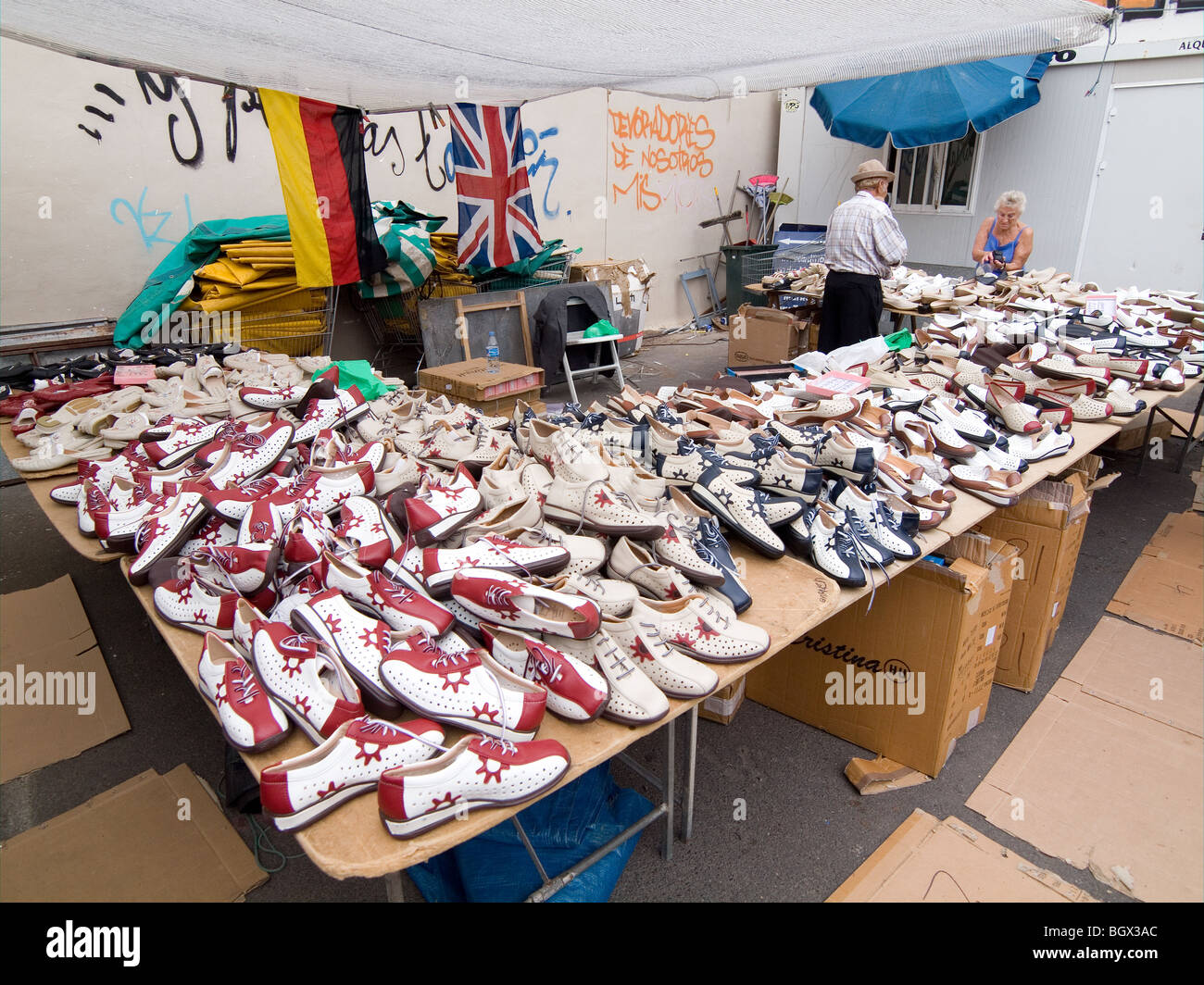 Spanish market shoes -Fotos und -Bildmaterial in hoher Auflösung – Alamy