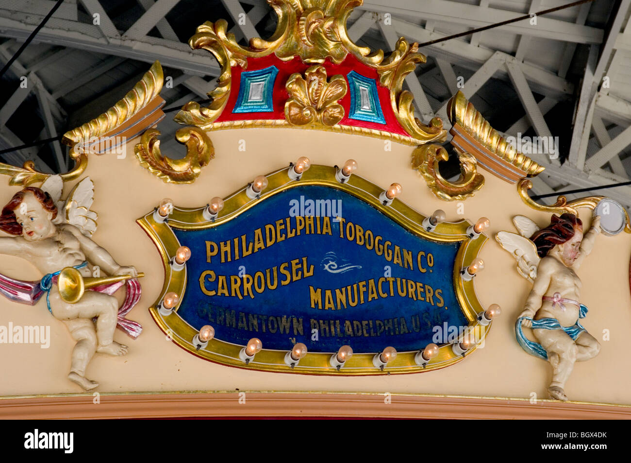 Historisches Karussell von Philadelphia Toboggan Company, USA, gebaut im Luna Park Freizeitpark, St Kilda, Melbourne, Australien Stockfoto