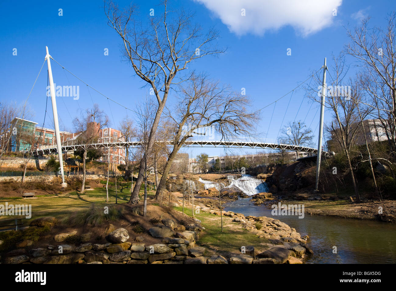 Freiheitsbrücke am Reedy Falls Park, Downtown Greenville, South Carolina Stockfoto