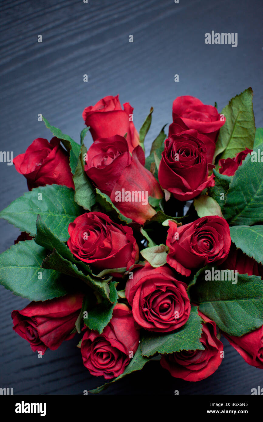 Bouquet von roten Seidenrosen Stockfoto