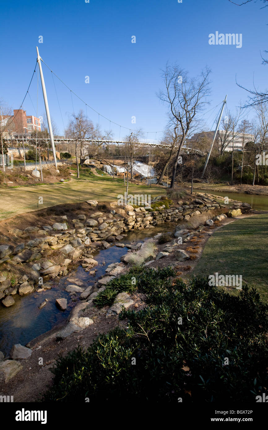 Freiheitsbrücke am Reedy Falls Park, Downtown Greenville, South Carolina Stockfoto