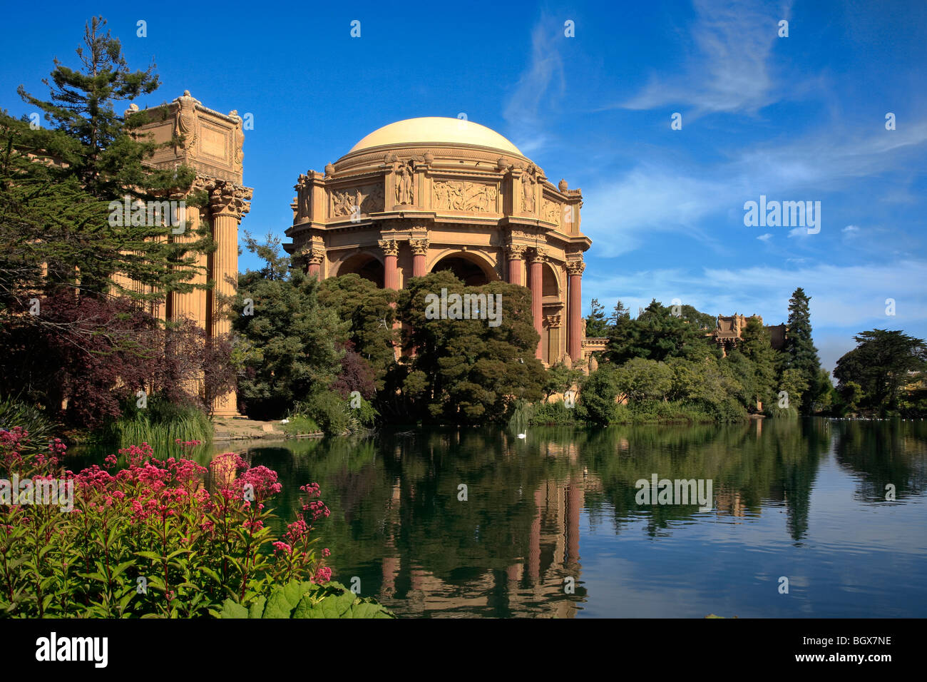 Teich und den Garten in den römischen Stil PALACE OF FINE ARTS THEATER - SAN FRANCISCO, Kalifornien Stockfoto