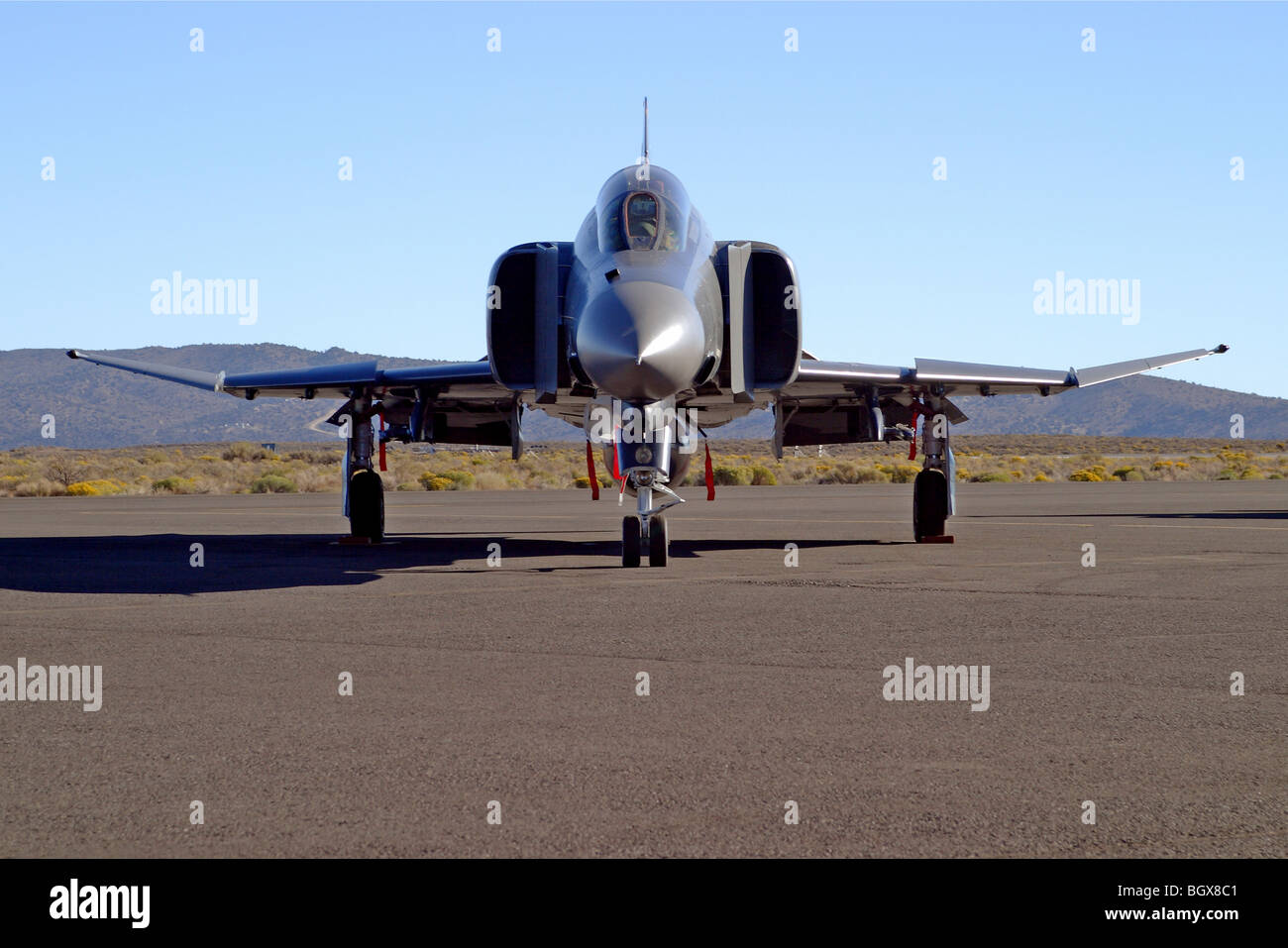 F-4E Phantom II sitzt auf der Rampe während der 2004 Reno National Championship Air Racer im Stead Field in Nevada Stockfoto