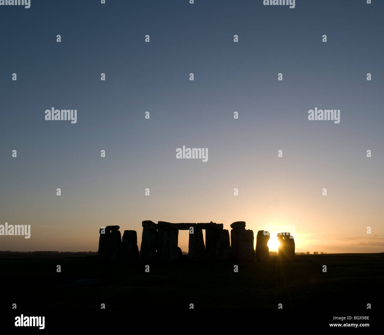 Stonehenge-Denkmal bei Sonnenuntergang Stockfoto