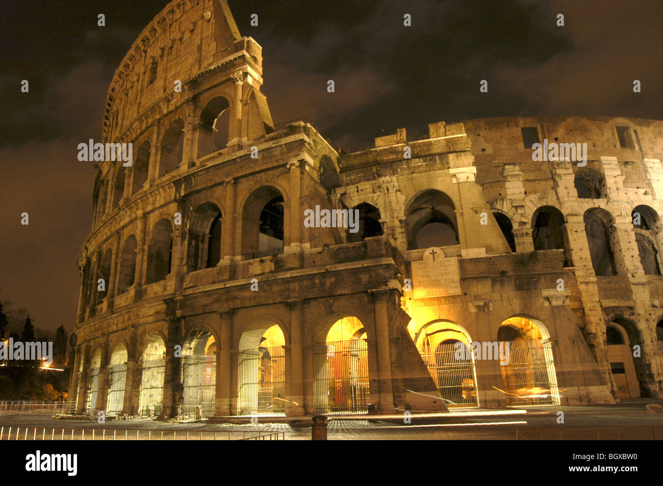 Kolosseum bei Nacht Stockfoto