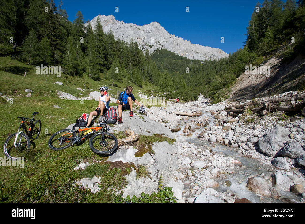 Biken im Sommer, am Österreich, Ramsau Dachstein, Steiermark Stockfoto