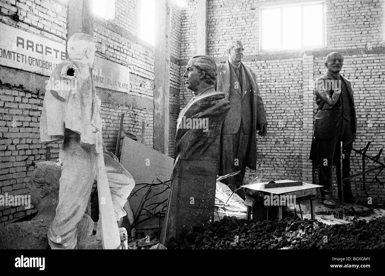 Statue von ENVER HOXHA und Lenin, TIRANA, Albanien, 1992 Stockfoto