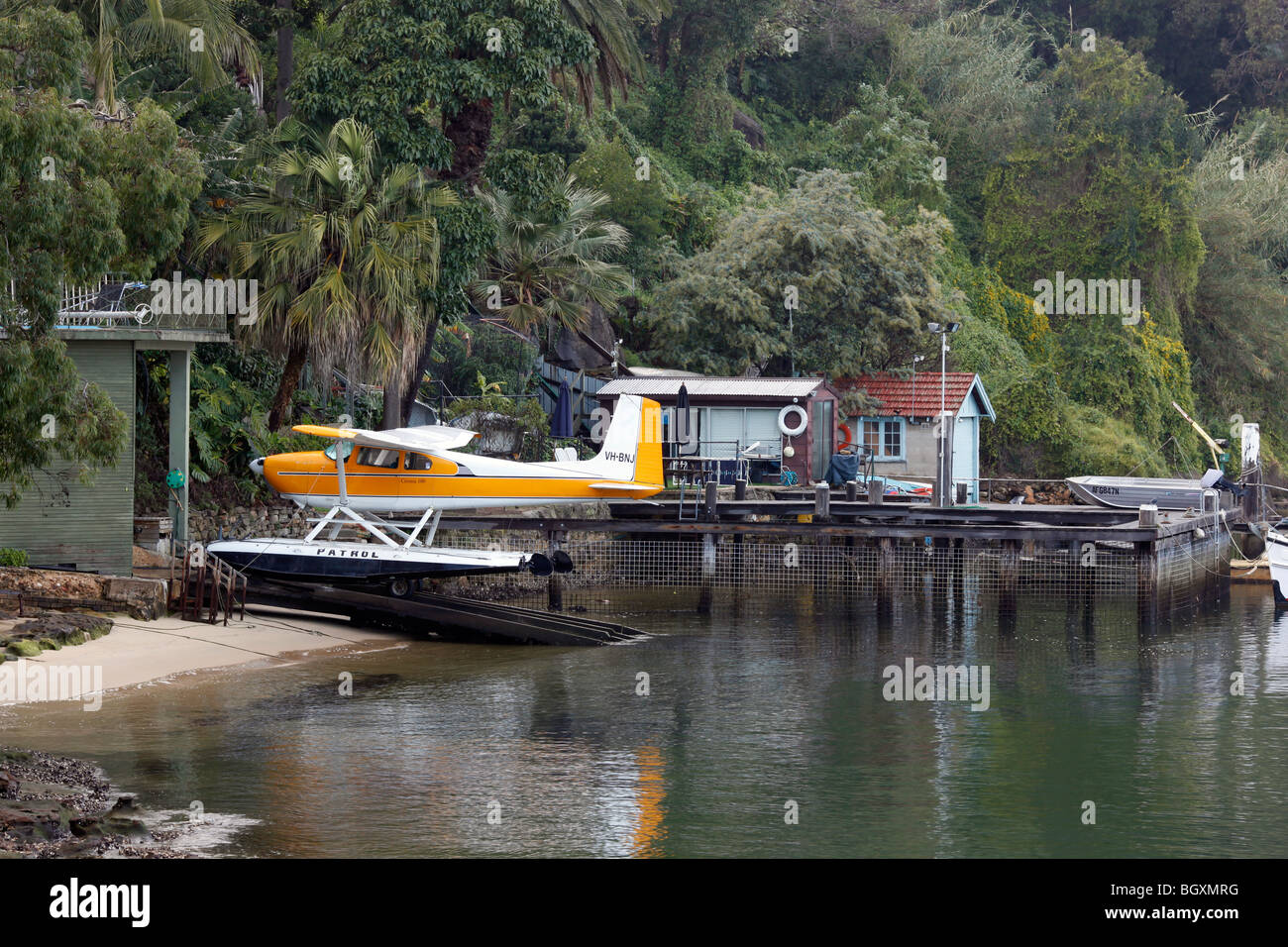 Sehr friedliche Szene der Wharf mit dem Wasserflugzeug Stockfoto