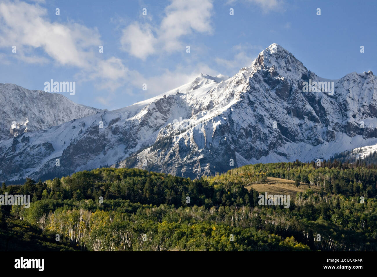 Snow covers Mt. Sneffels in die Mount Sneffels Wilderness Area in der Nähe von Dallas zu teilen Stockfoto