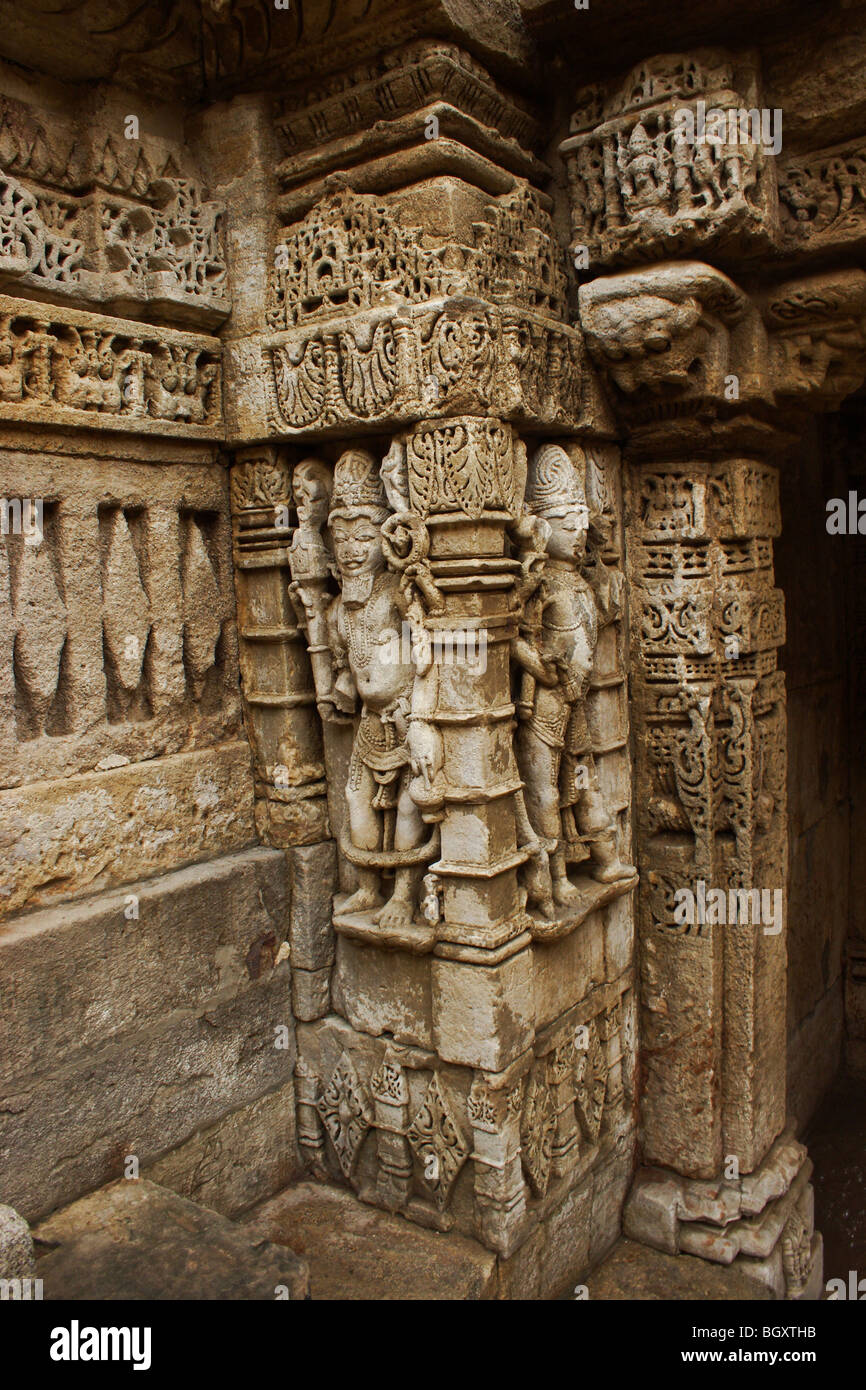 Schnitzereien und Idole in "Rani Ki Vav"; Stufenbrunnen in Patan Stockfoto