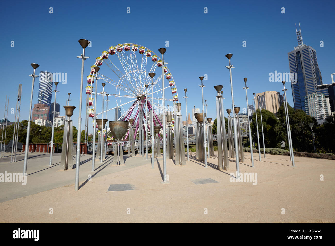 Die Föderation Glocken Birrarung Marr und Stadt Skyline, Melbourne, Victoria, Australien Stockfoto