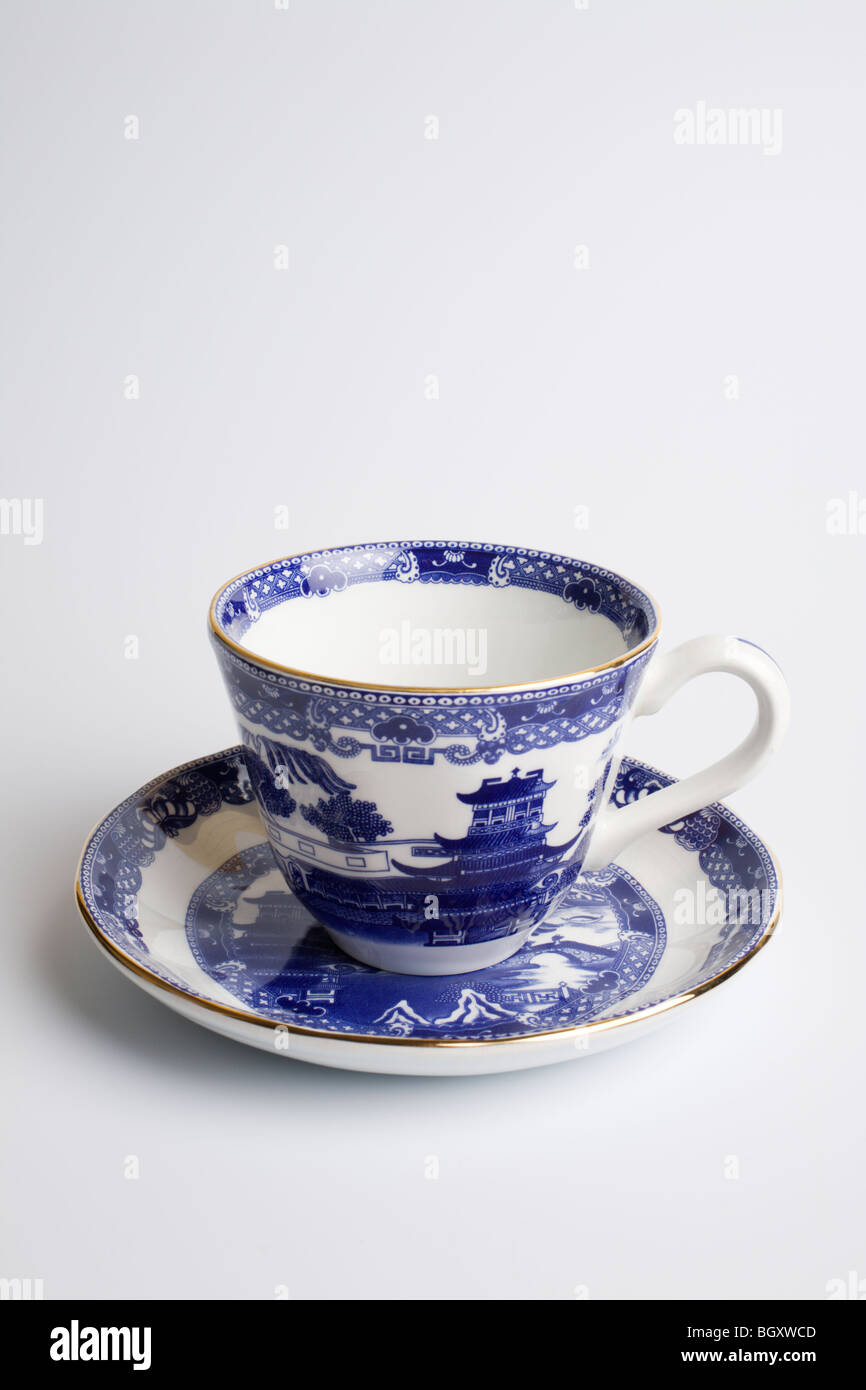 "Willow Pattern" Tasse & Untertasse durch "Wade Keramik". Stockfoto