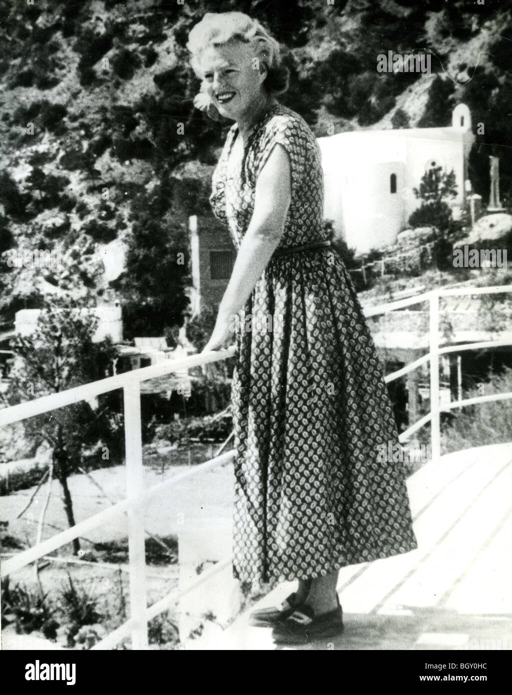 GRACIE Felder (1898-1979) englische Vielzahl Künstler und Sänger 1949 in ihrer Capri-Villa La Canzone del Mar (das Lied des Meeres)) Stockfoto GRACIE Felder (1898-1979) englische Vielzahl Künstler und Sänger 1949 in ihrer Capri-Villa La Canzone del Mar (das Lied des Meeres)) Stockfoto