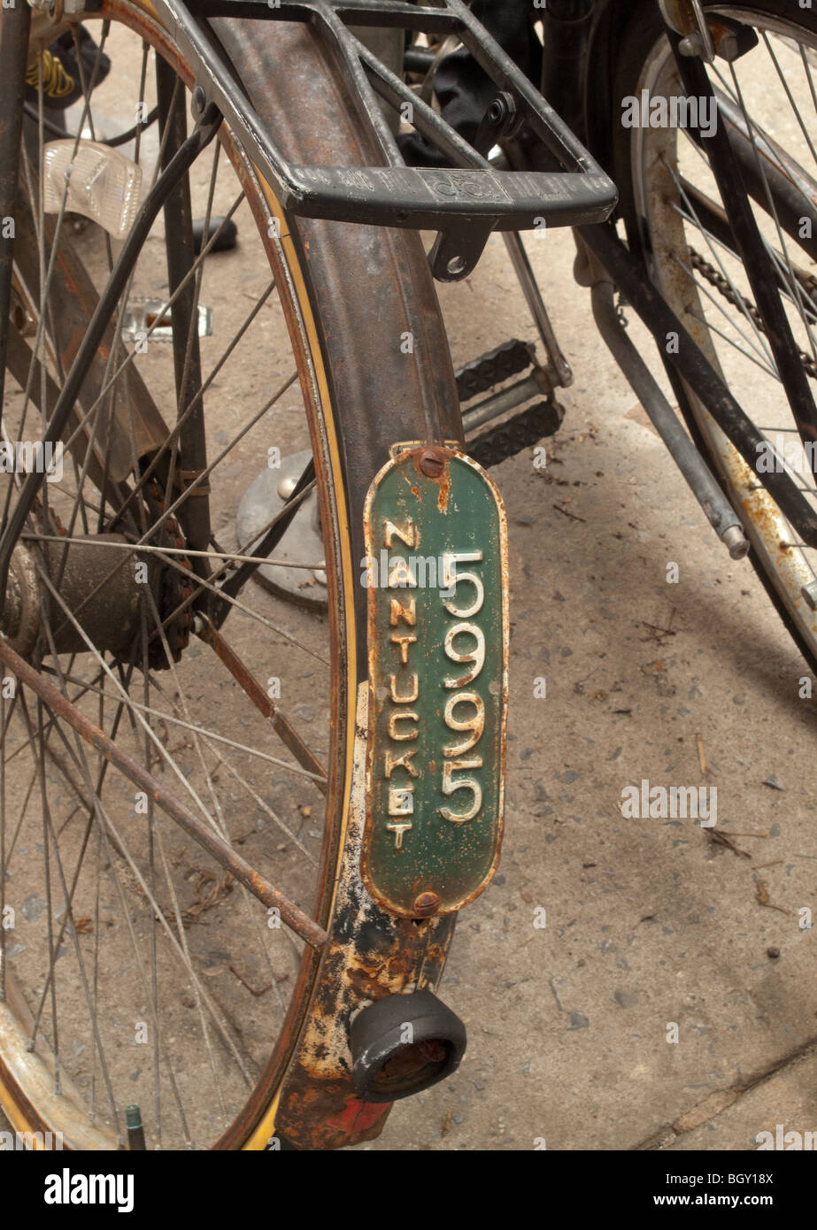 Alte Fahrrad mit drei Gängen mit Nantucket Fahrrad Kennzeichen  Stockfotografie - Alamy