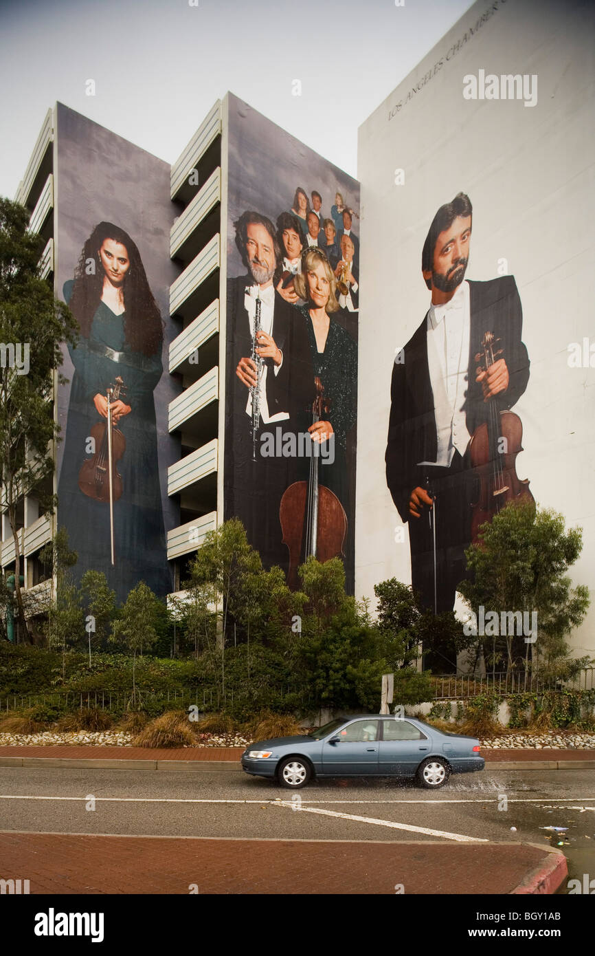 Ein Wandbild in der Nähe der 110 Freeway Darstellung des Los Angeles Chamber Orchestra Stockfoto