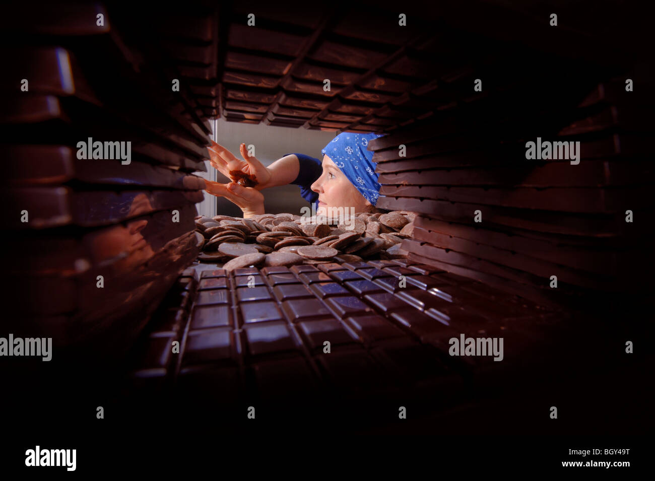 Sarah Payne machen Trüffel an ihr Geschäft Kakao Loco in West Sussex - ein Bio-Chocolatier. Bild von Jim Holden. Stockfoto