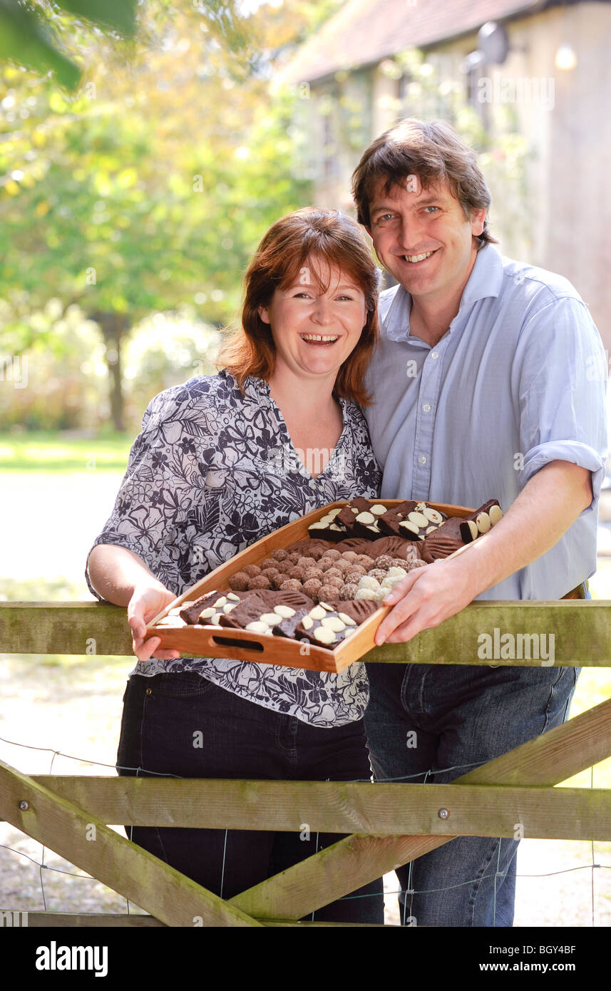 Sarah und Rory Payne Kakao Loco ein Bio-Chocolatier in West Sussex, UK. Bild von Jim Holden Stockfoto