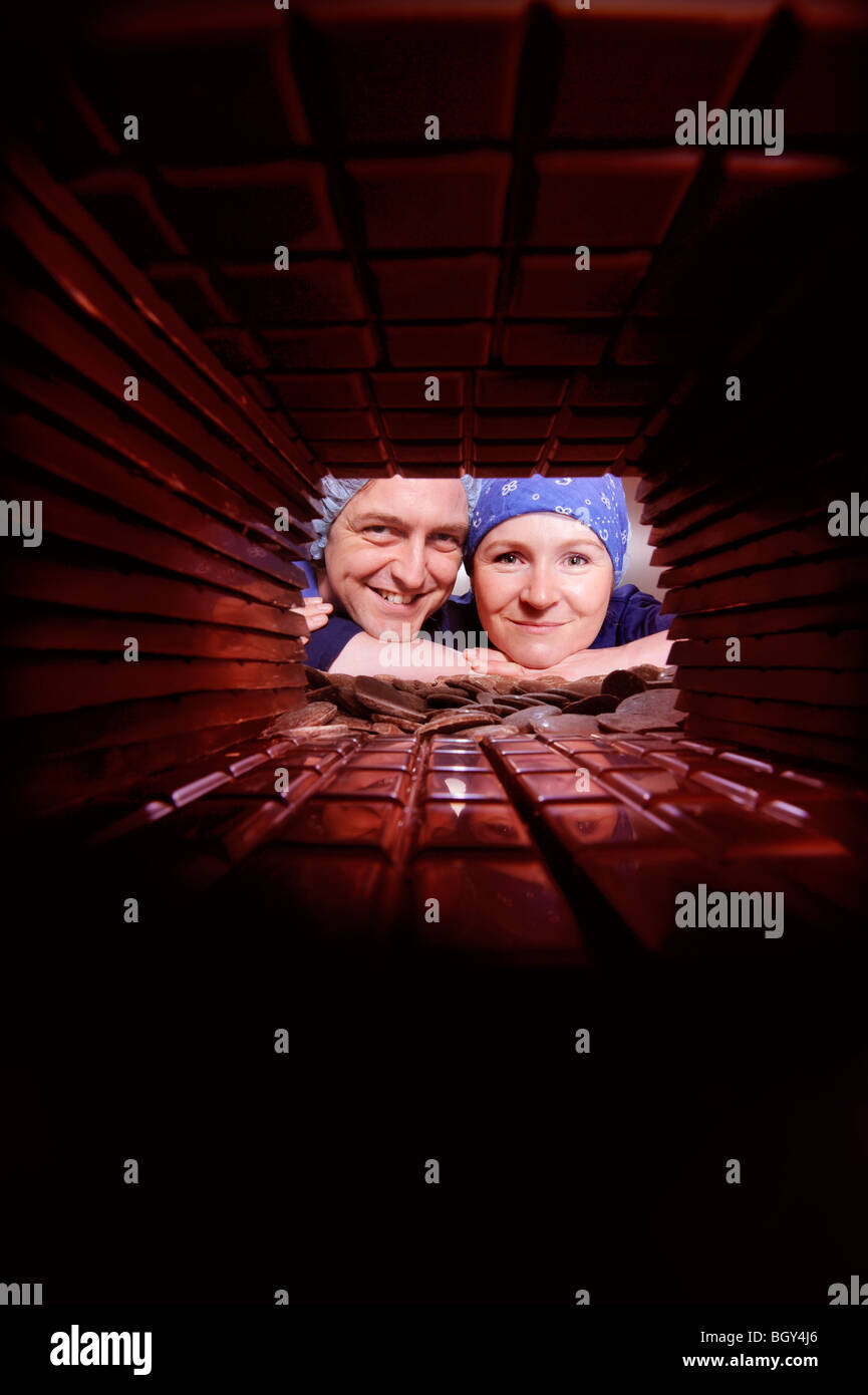 Rory und Sarah Payne der Kakao Loco in West Sussex - ein Bio-Chocolatier in Großbritannien. Bild von Jim Holden Stockfoto