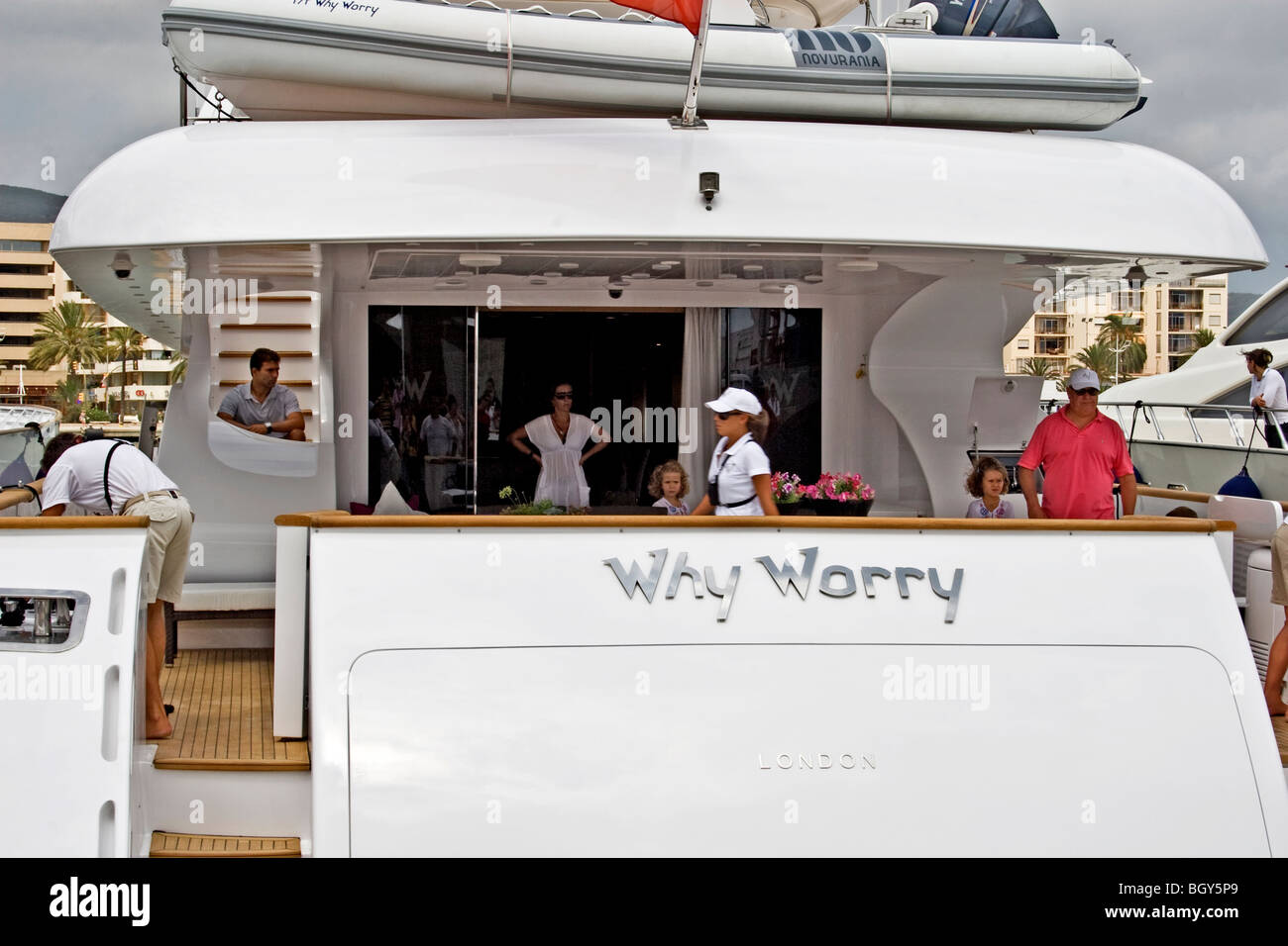 "Why Worry" Luxus-Yacht Liegeplatz im Hafen von Ibiza-Stadt. Stockfoto