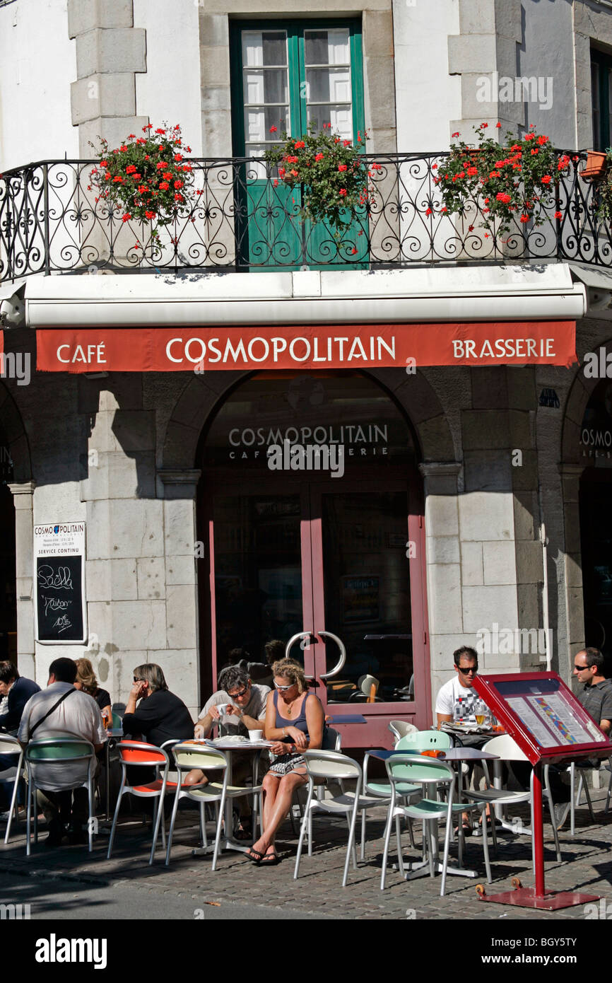 Restaurant Café St. Jean de Luz Hafen Bordeaux Atlantikküste Aquitaine Frankreich Stockfoto