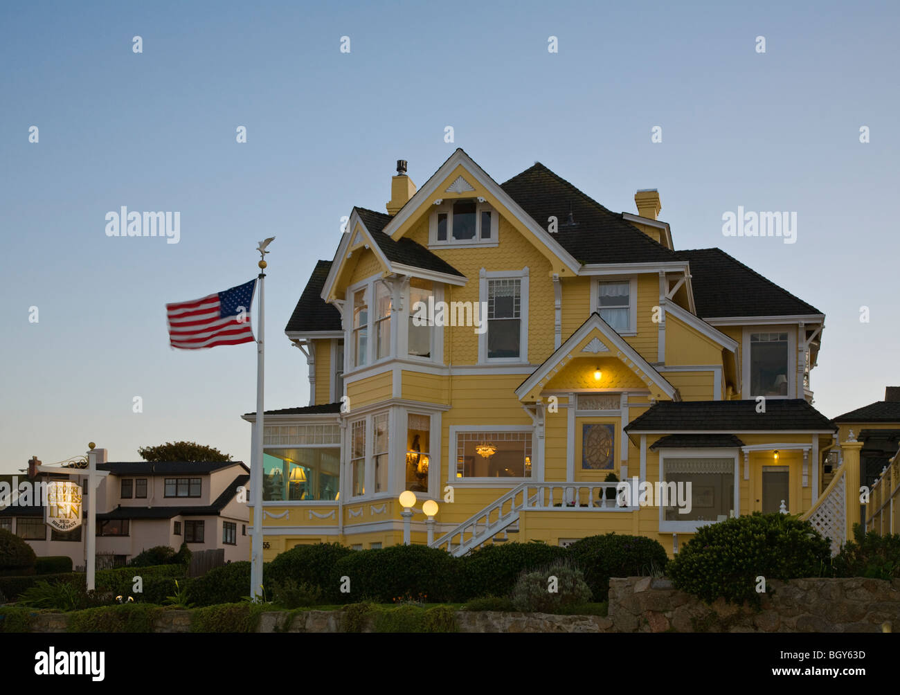SIEBEN GABLES INN umgebaut aus einem klassischen viktorianischen Haus entlang des SCENIC DRIVE - PACIFIC GROVE, Kalifornien Stockfoto