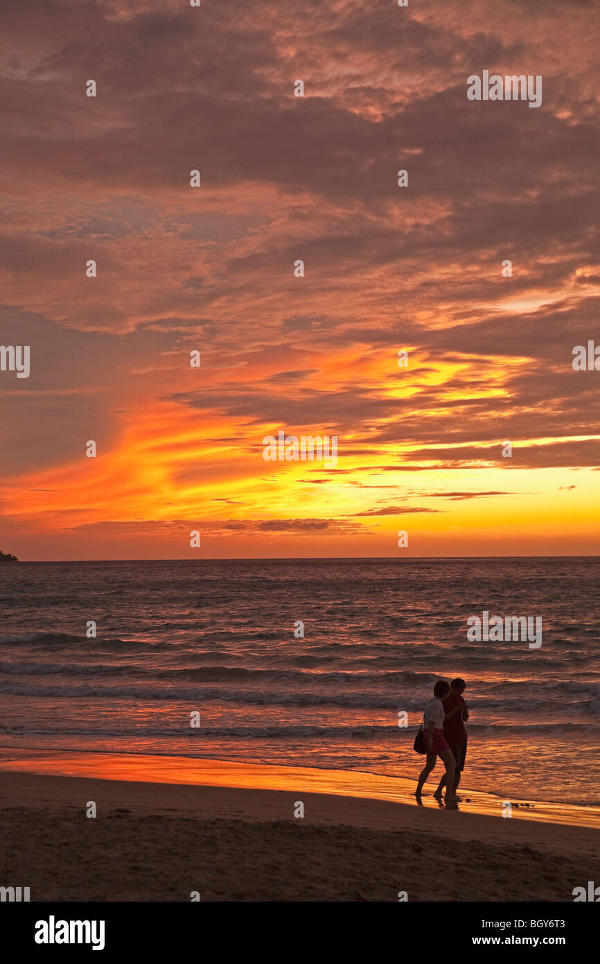 Paar Sonnenuntergang am Hapuna Beach, Hawaii Stockfoto