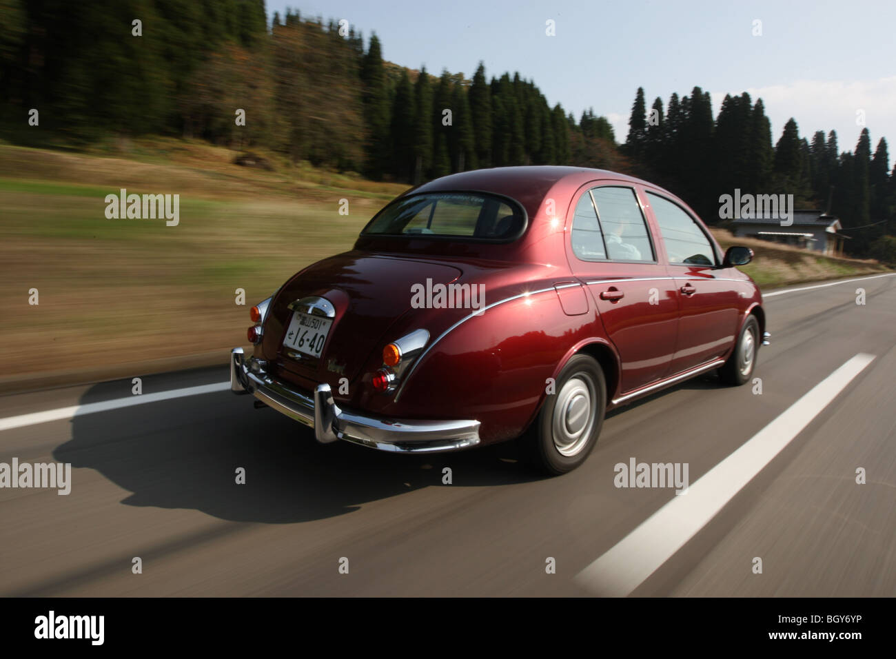 Handgemachte Mitsuoka "ViewT" Auto in der Landschaft von Toyama, Japan, Donnerstag, 15. November 2007. Stockfoto