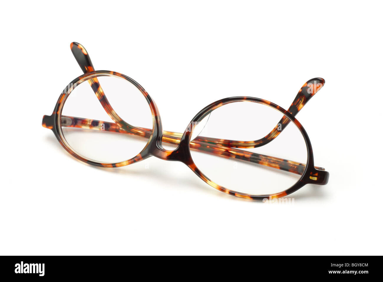 Alte Mode Kunststoffrahmen Brillen auf weißem Hintergrund Stockfoto