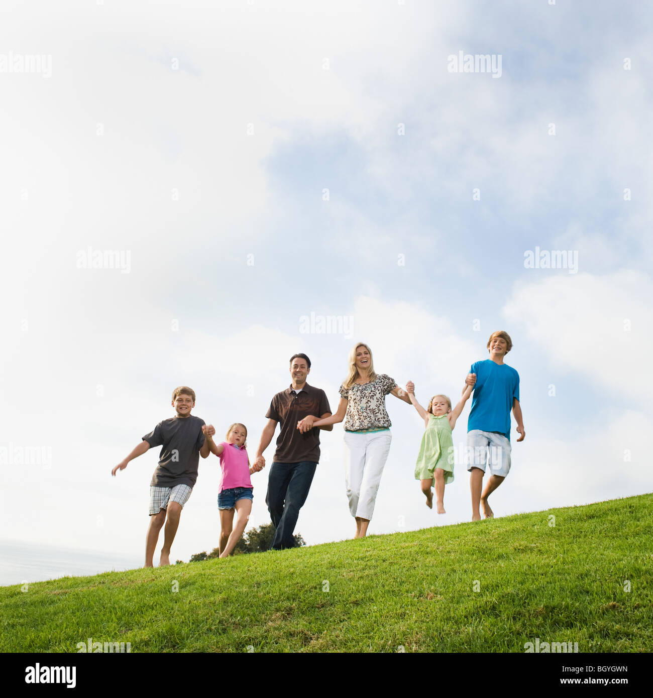 Familie Hand in Hand Stockfoto