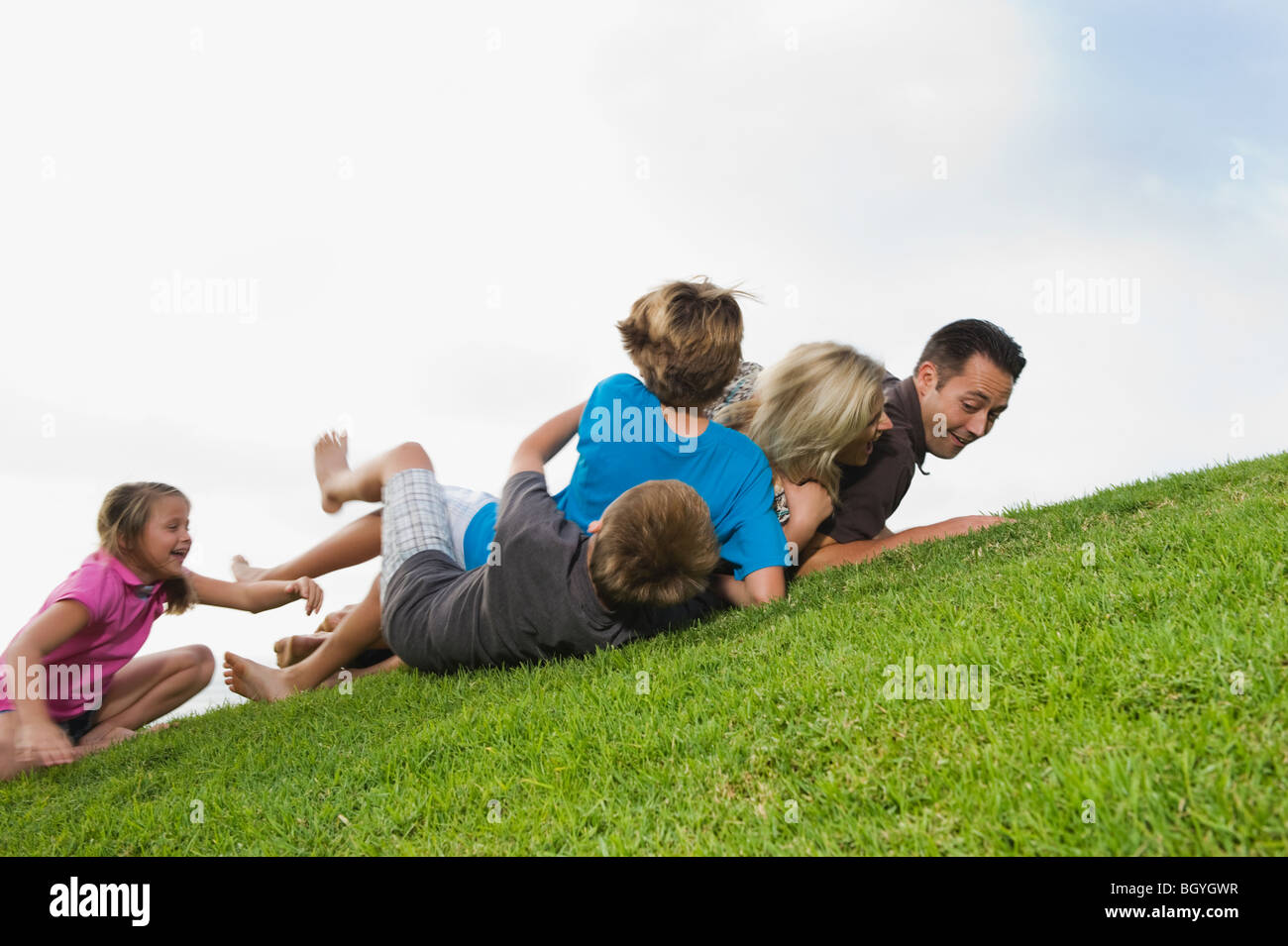 Familie, spielen auf dem Rasen Stockfoto