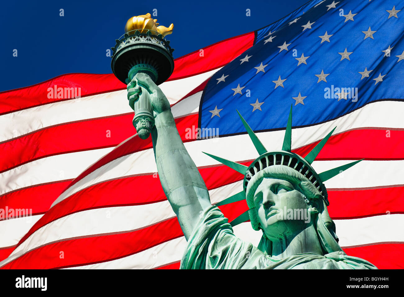 Statue liberty american flag waving -Fotos und -Bildmaterial in hoher ...