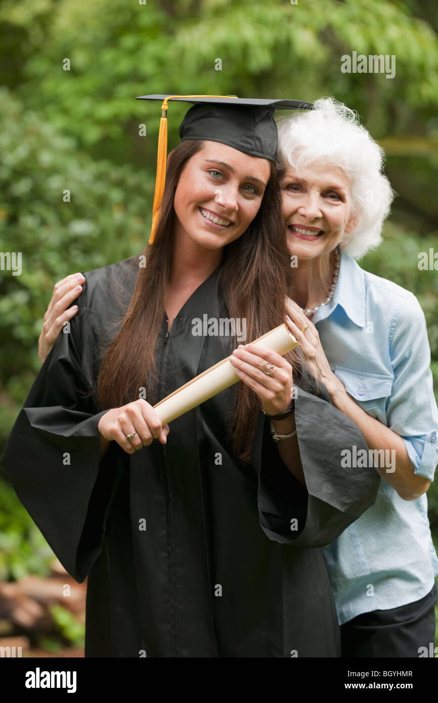 Diplom und ältere Frau Stockfoto
