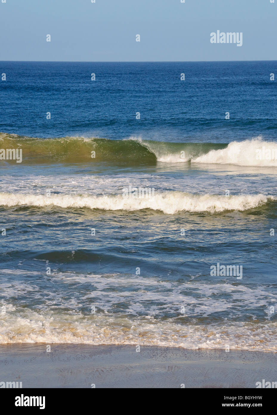 Wellen am Strand Stockfoto