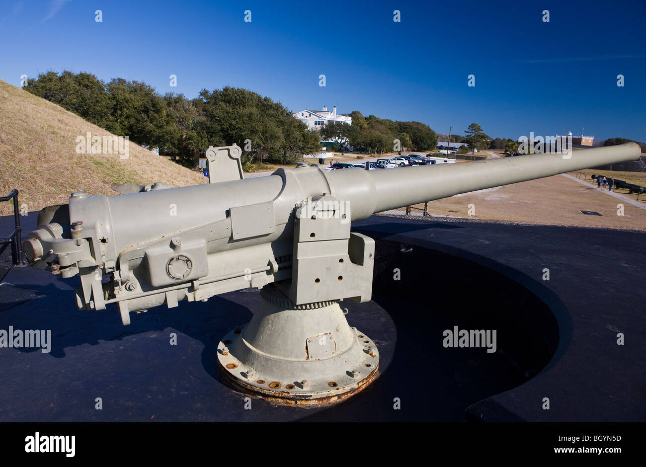 Ein zweiter Weltkrieg Ära Artillerie Waffe auf Fort Moultrie, Sullivans Island, South Carolina, Vereinigte Staaten von Amerika. Stockfoto