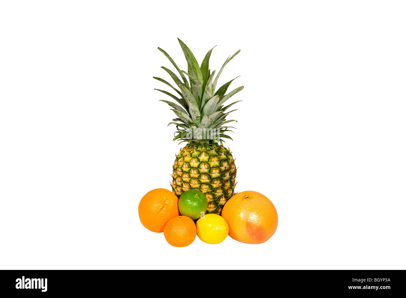 Ananas, Orange, Zitrone, Limette, Zitrusfrüchte auf weißem Hintergrund Stockfoto