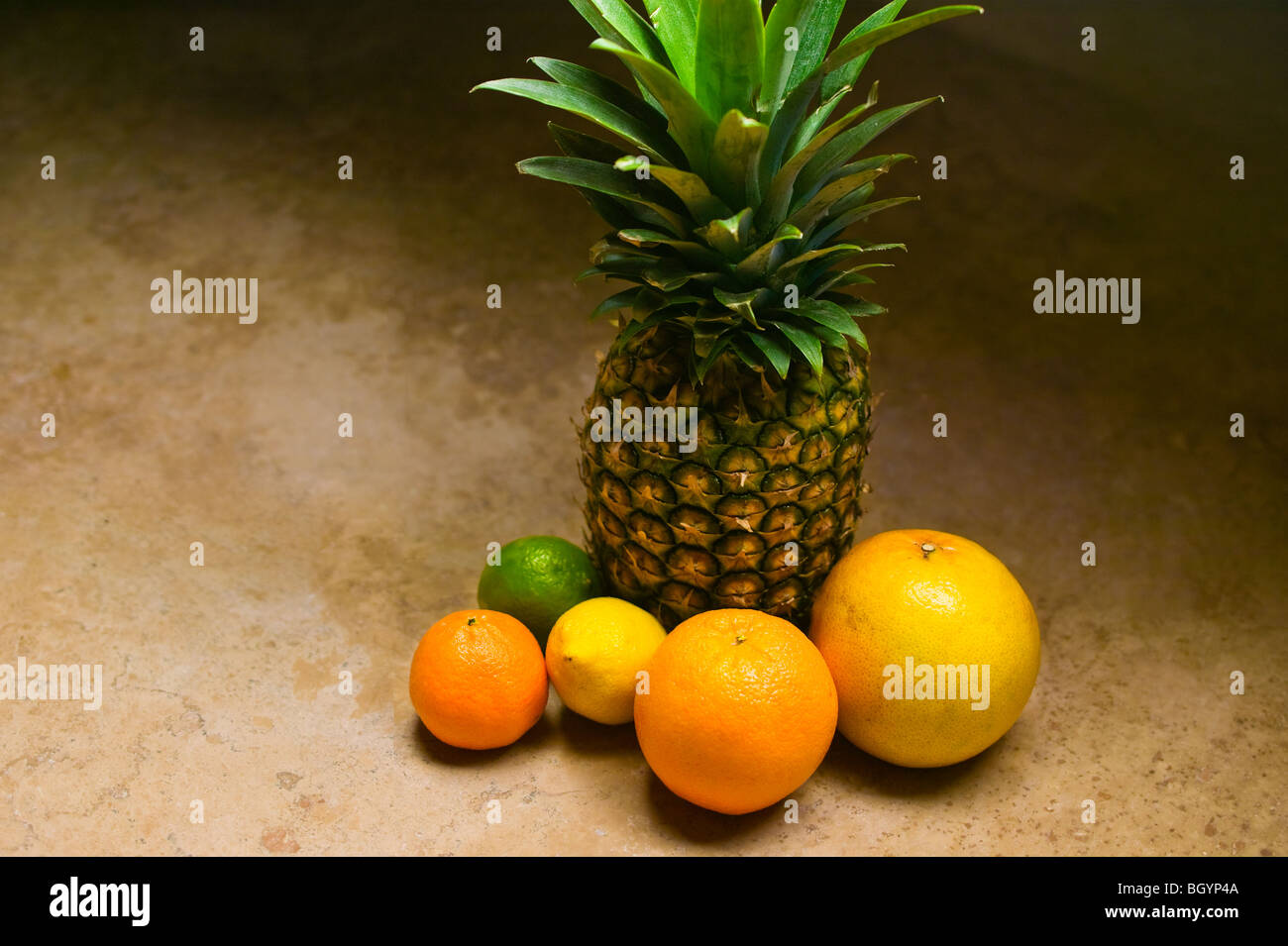Ananas, Orange, Zitrone, Limette Stockfoto