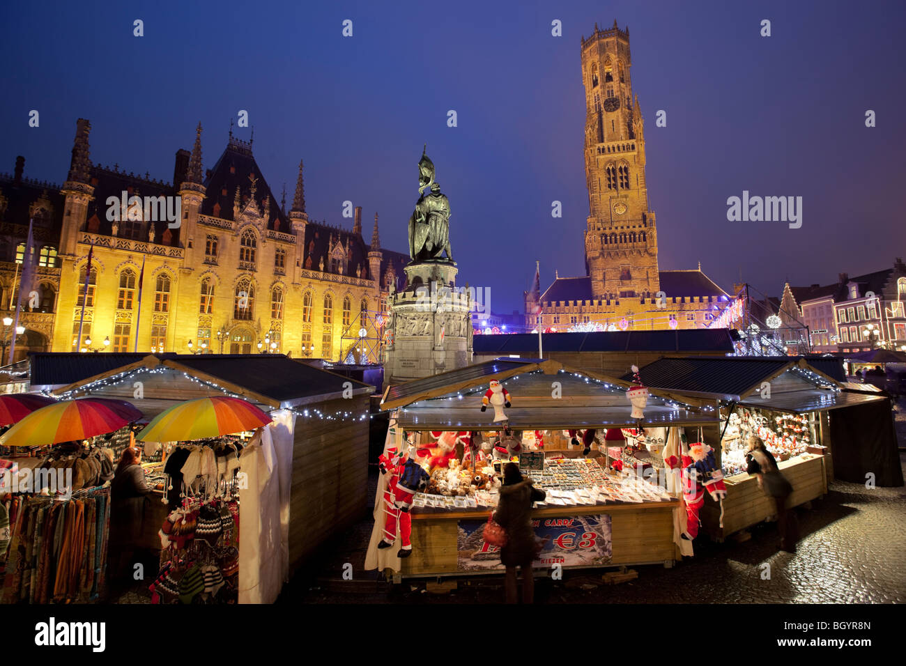 Weihnachtsmarkt auf dem Markt Brügge, Belgien Stockfoto