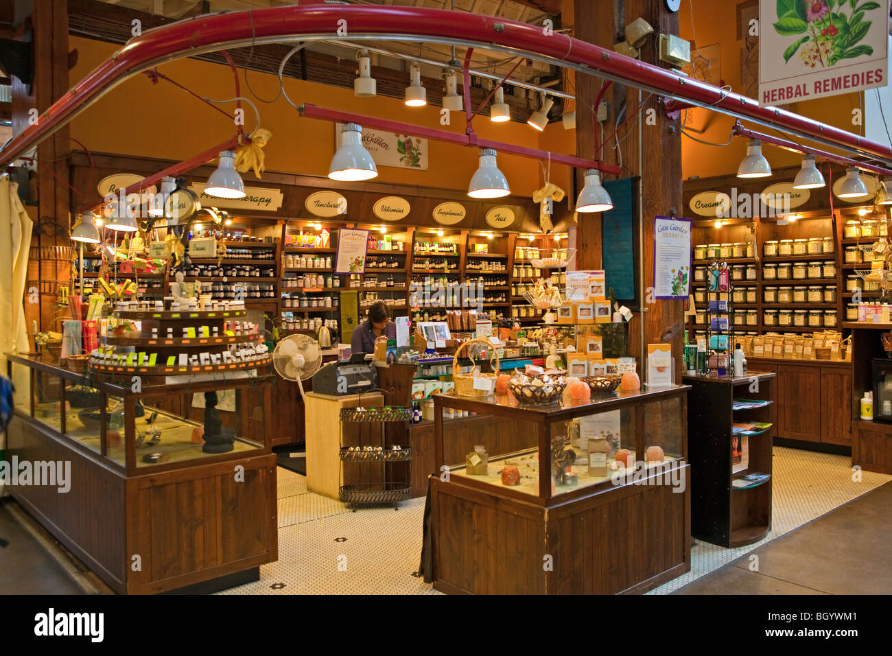 Pflanzliche Heilmittel-Stand auf der Granville Märkte, Granville Island, Vancouver, British Columbia, Kanada. Stockfoto