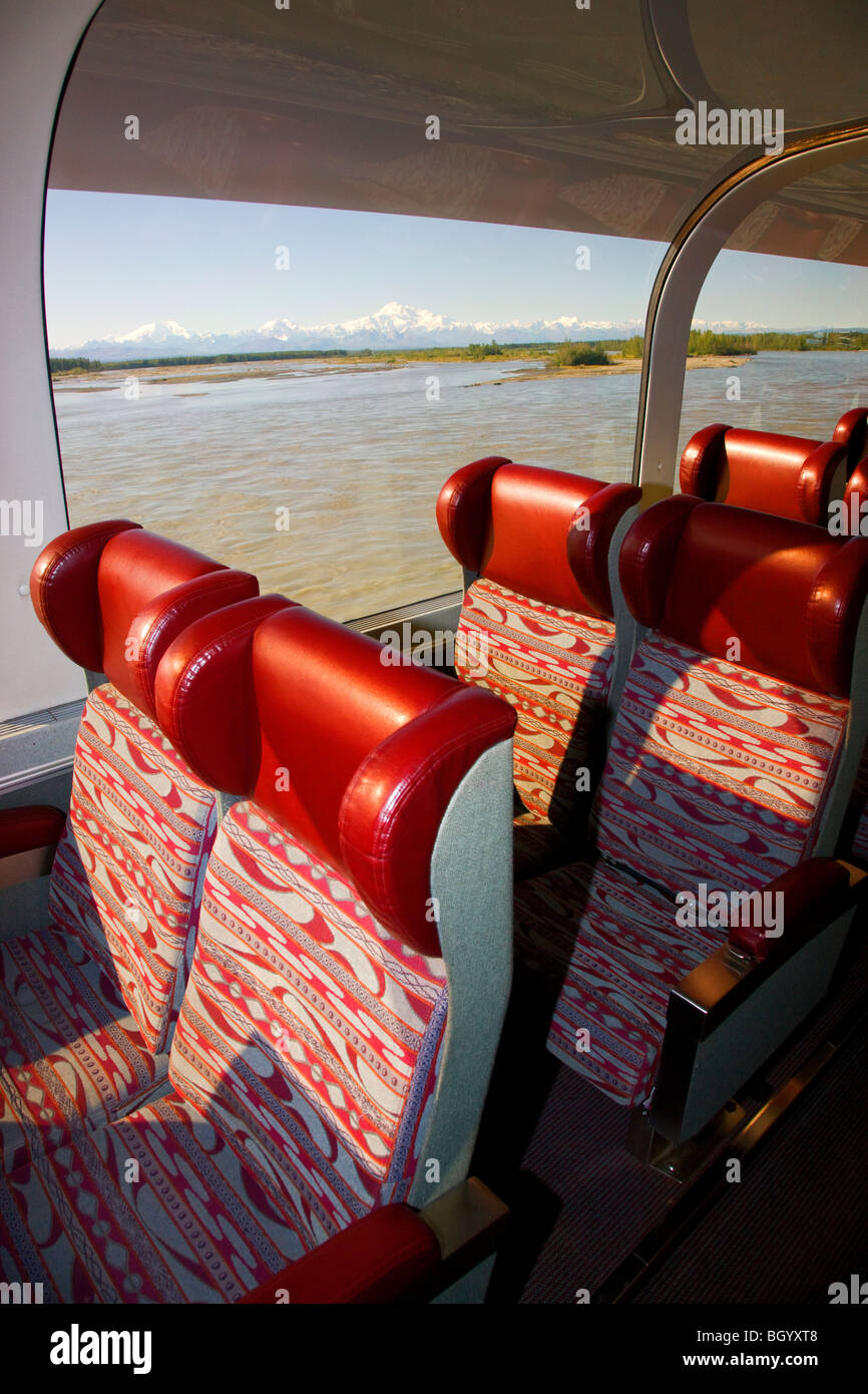 Die Alaska Railroad zwischen Anchorage und Denali Nationalpark, Alaska. Stockfoto