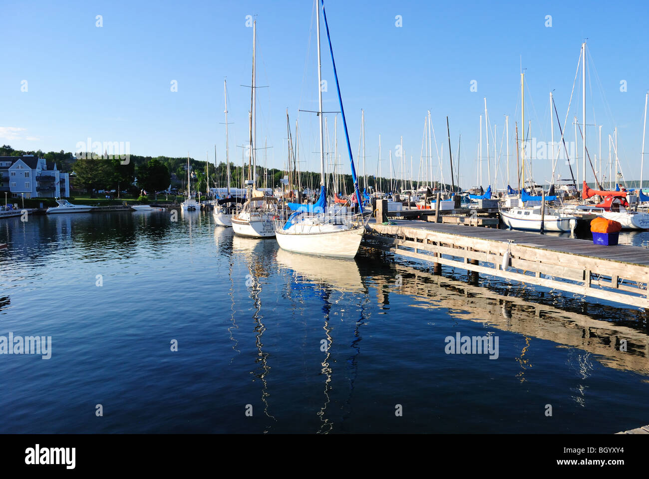 Segelschiffe im Hafen von Bayfield Stockfoto