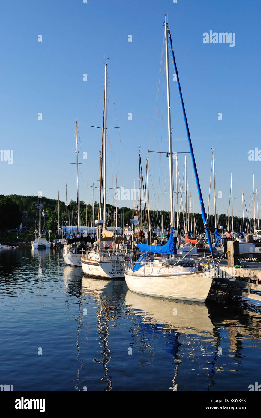 Segelschiffe im Hafen von Bayfield Stockfoto