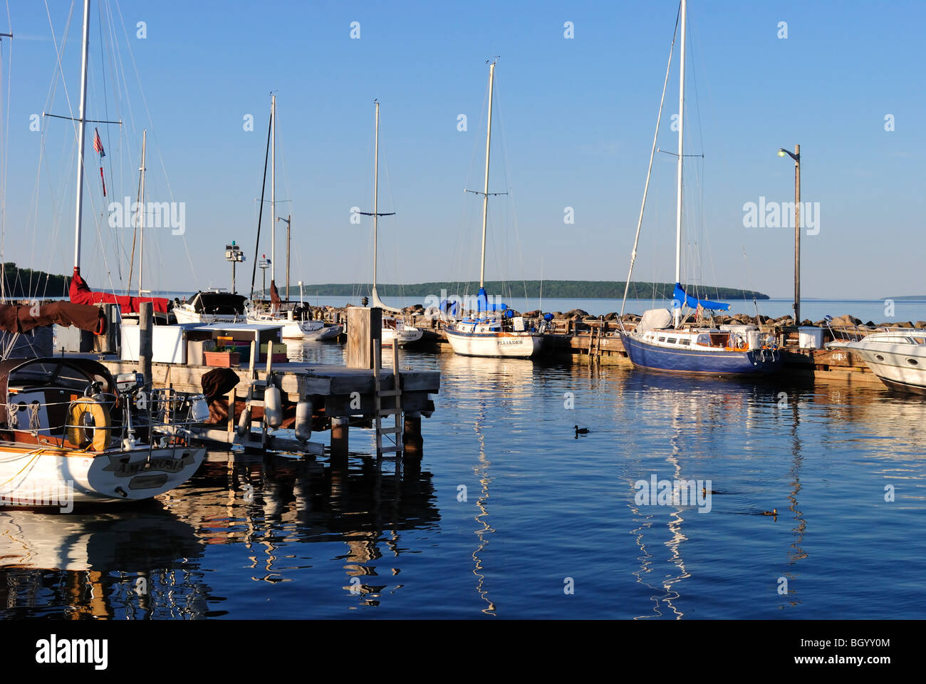 Segelschiffe im Hafen von Bayfield Stockfoto