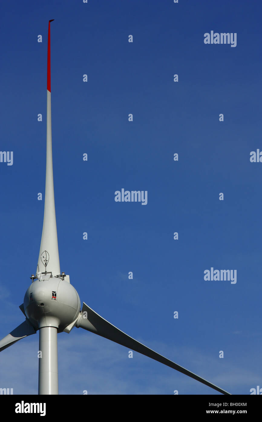 Ein Detail einer Windkraftanlage - Gondel in der linken Seite. Stockfoto