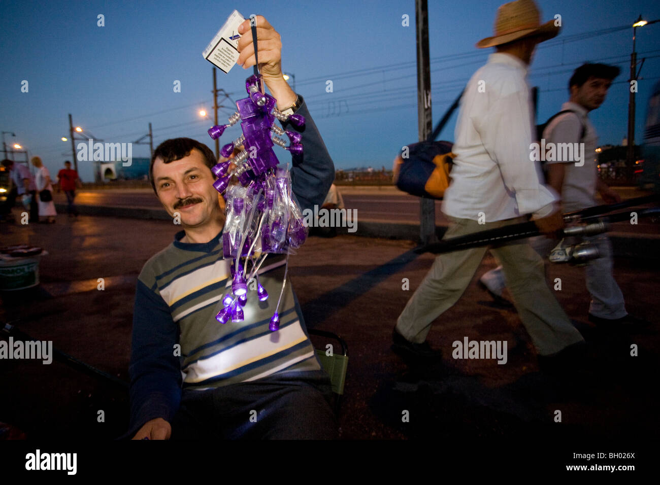 Fischer bei der Galata-Brücke, Istanbul - Türkei Stockfoto