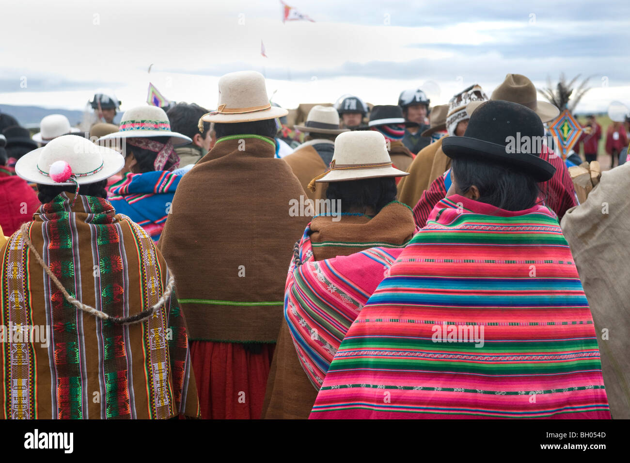 Indische Frauen mit traditionellen Clthes in Bolivien. Präsidenten Evo Morales Ayma Annahme. Stockfoto