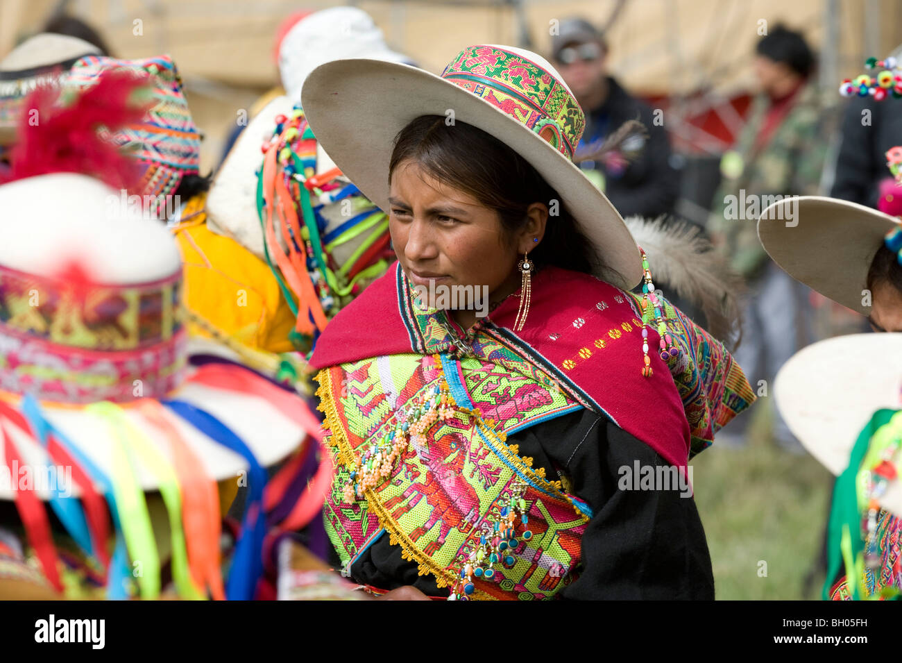 Frauen in traditioneller Kleidung in den Tag von Evo Morales zweiten Präsidenten Annahme Tiwanaku Bolivien Stockfoto