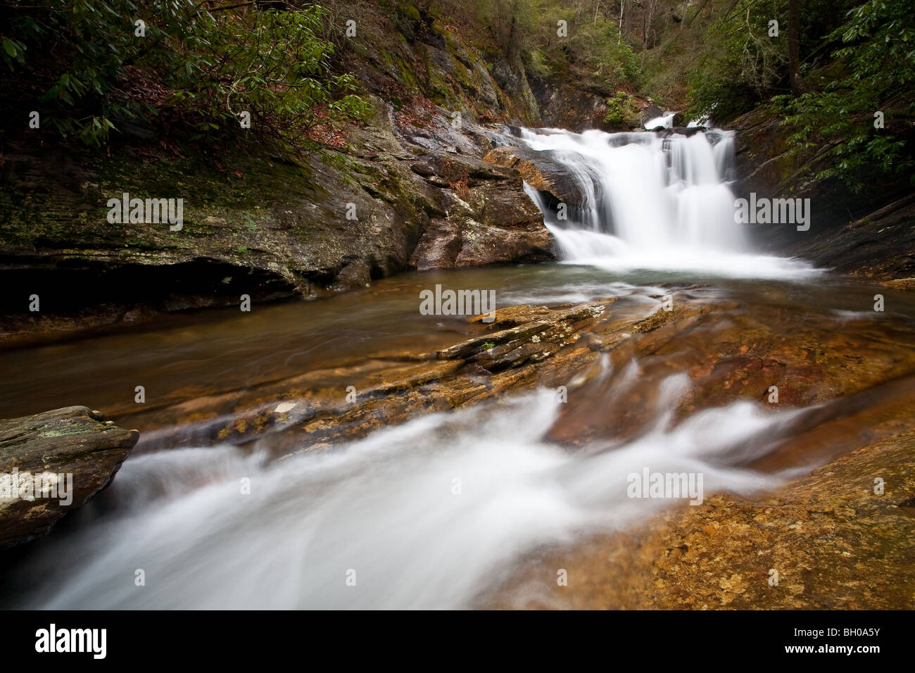 Fällt auf Dukes Creek in der Nähe von Helen, Georgia Stockfoto