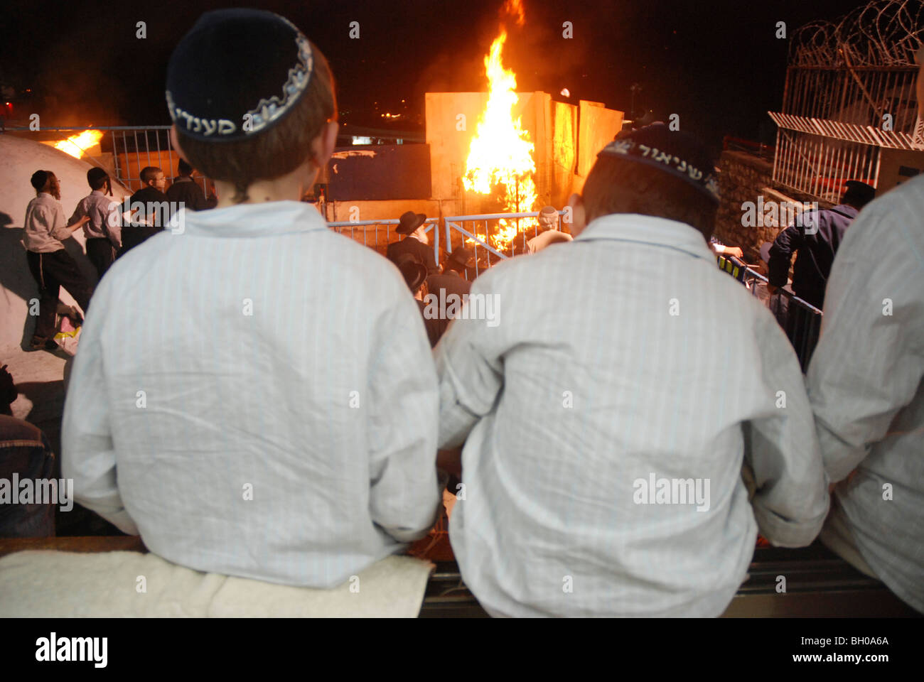 Israel, Galiläa, Berg Meron, Juden beten während der Verzögerung B'omer feiern am Berg Meron Stockfoto