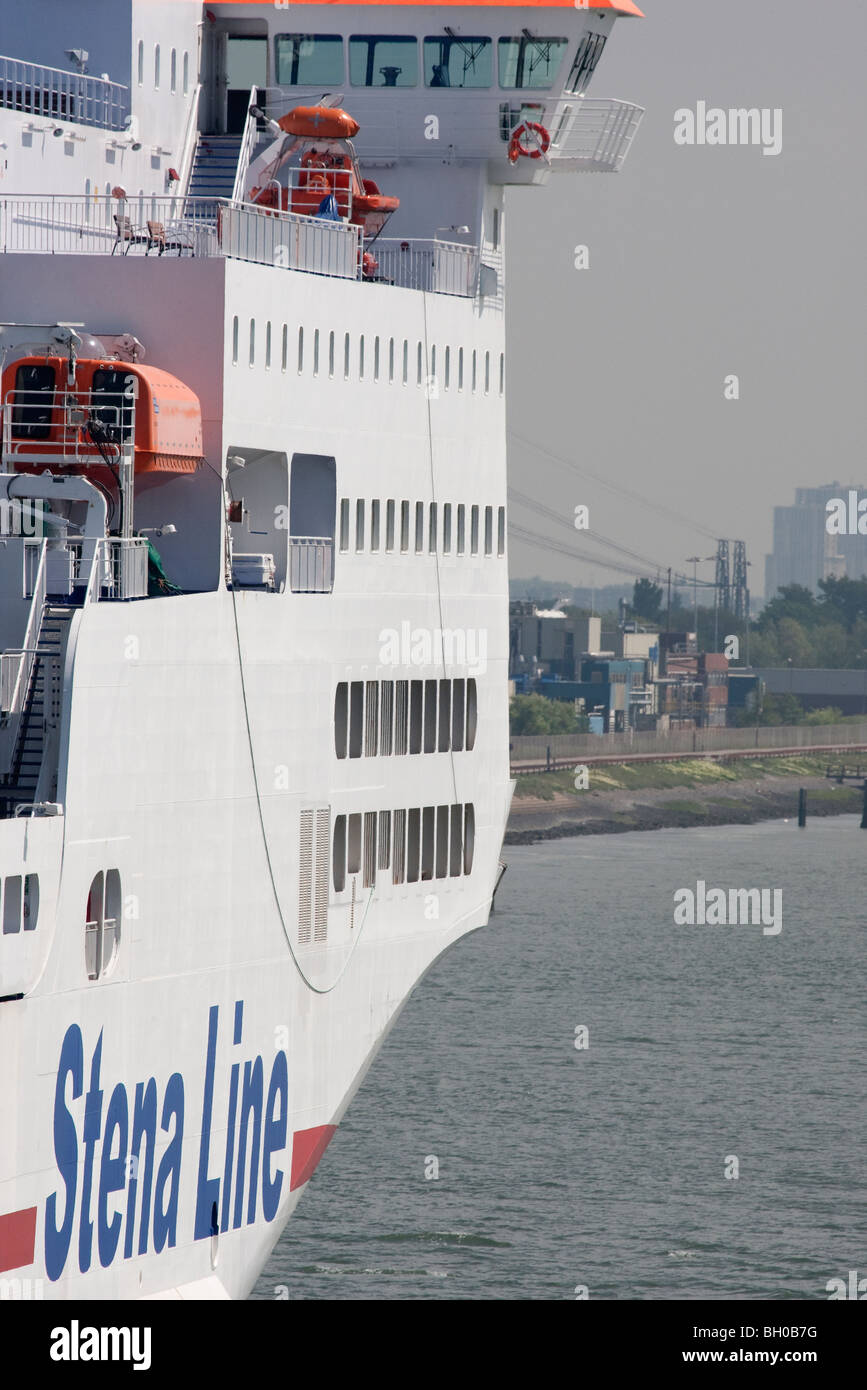 Ein Stena Line Ro/Pax-Schiff bei Hoek Van Holland. Stockfoto