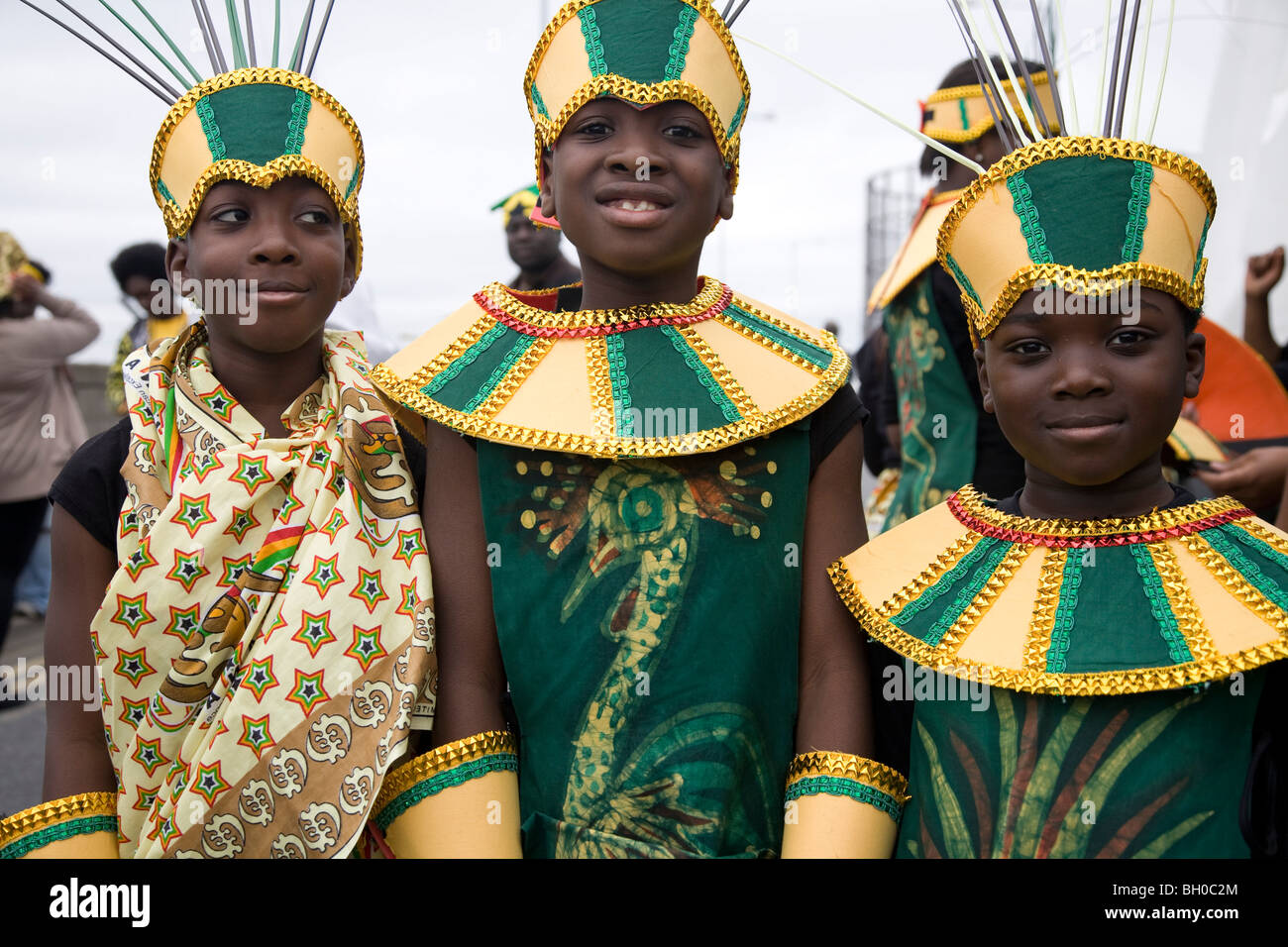 Kinder im Karnevalskostüm. Drei jungen. Notting Hill Carnival, Notting Hill. London. England. VEREINIGTES KÖNIGREICH. Stockfoto